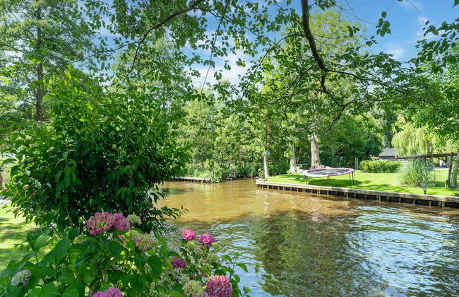 Group Home in Giethoorn With Waterside Terrace - Photo 40