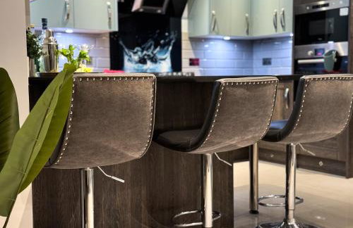 Luxurious 3Bed House with Spa Bath & Garden - Foto 8