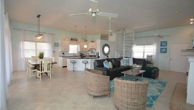 Just Beachy A Luxury Retreat Sleeps 12 3 Levels With Elevator- Perfect for 1-3 Families - Foto 5, Habitación