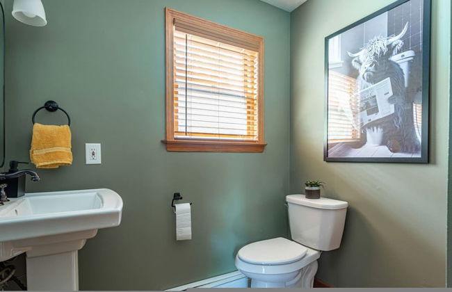 Family Fun Oasis Hot Tub Steam Room Pool Stream Firepit Games - Foto 32