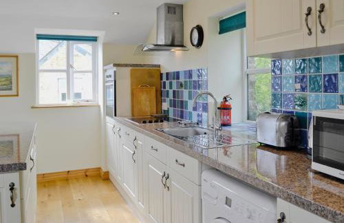 Tucked Away - Photo 4