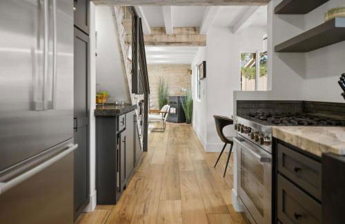 Luxe Lakefront with Hot Tub, Fire Pit, Game Room, Boat Dock - Foto 11