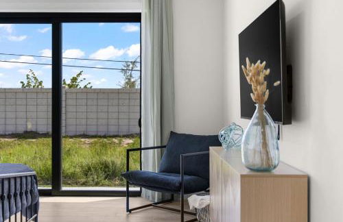 Colorful retreat near beach and pickleball courts - Foto 4