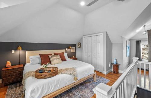 3BR/2.5 BA Townhouse |Downtown Salem w/Parking - Foto 8