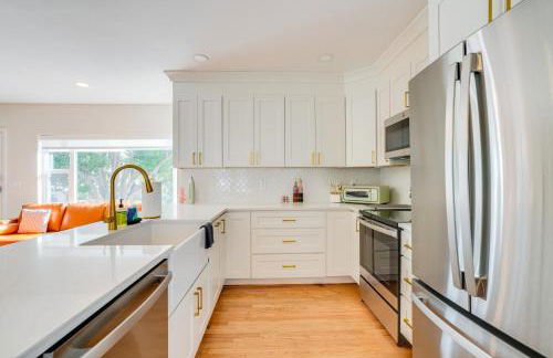 Mid-Century Lakeland Home with Game Room! - Foto 9