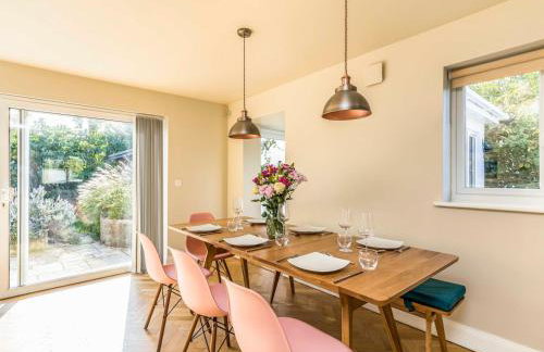 Stylish and fresh 4 bed beach house with garden - Pass the Keys - Foto 21