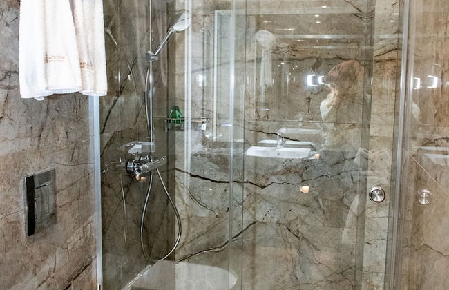 Agora Boutique - Photo 54