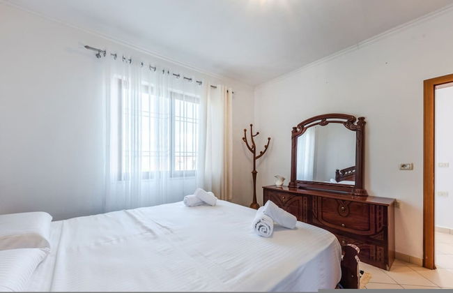 Authentic Lake View Apartment - Photo 18