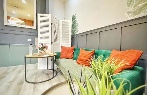 AdeamStays provides Beautiful centrally located 1 and 2 bed apartments on Liverpools Boulevard - Foto 10