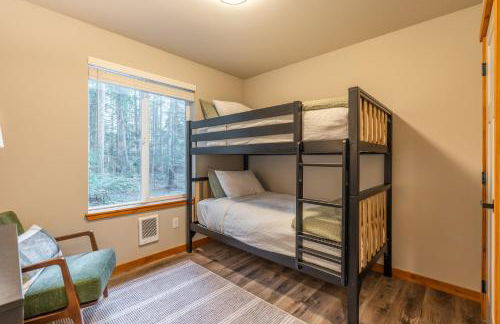 Lux Chalet with Air Hockey, Hot Tub, & Fire Place - Foto 27