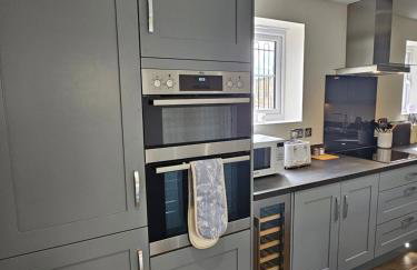 The Neal's 4 Bedroom House in Buxton Sleeps 8 - Photo 12