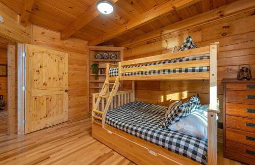 Fully Stocked Cabin Retreat w/ Game Room & Pond! - Foto 30