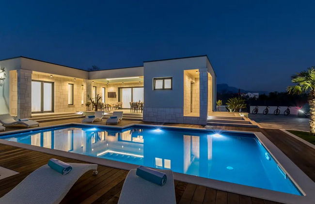 Sophisticated Oasis Residence Villa With Pool - Foto 25