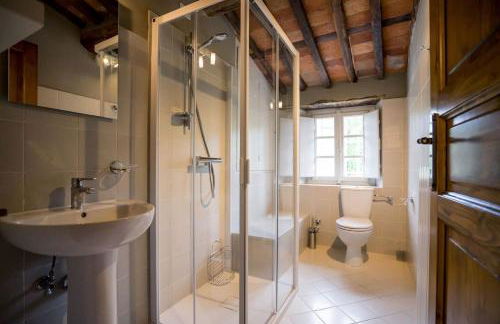 Casale rinnovato immerso nella campagna con splendida piscina privata - Foto 33