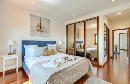 Beach Villa with Jacuzzi & Garage by HostWise - Foto 12