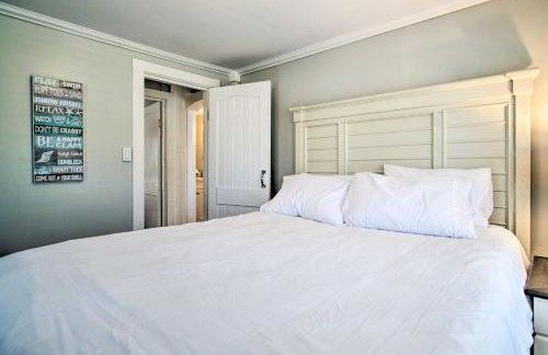 Walk to Swifts Beach! Classic Cottage with Deck - Foto 14