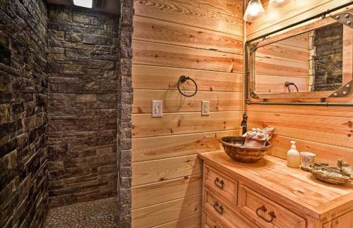 Serene Cabins with Decks and 8 Acres on Kiamichi River - Foto 12