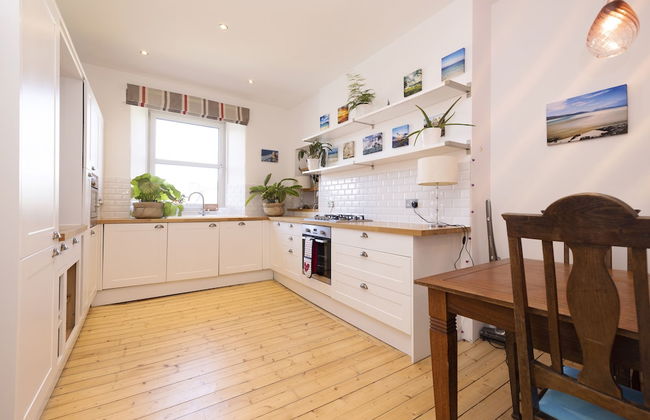 JOIVY Gorgeous 1-Bed Flat With A Shared Garden - Photo 7