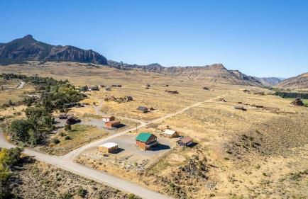 The Yellowstone - Spacious Wapiti Valley Cabin with Stunning Views! - Foto 7