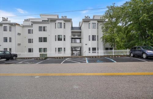 Lakefront Osage Beach Condo + Workspace w/ Pool Views - Foto 46