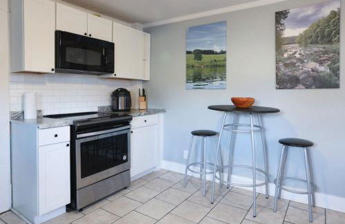 Riverfront Home (Apartment and Bar) - Foto 1