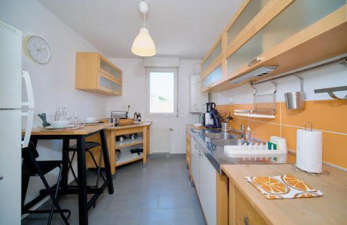 Bright, 2 bedrooms, central, garage and balcony - Foto 13