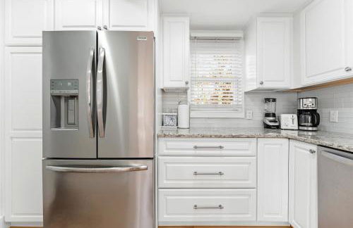 Family Getaway Walkable to Town - Foto 24