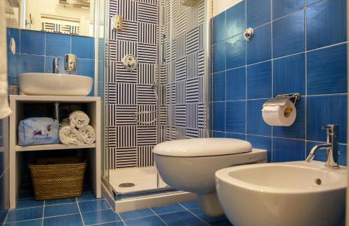 MARILISE - La maison blue private garden & terrace - Photo 24