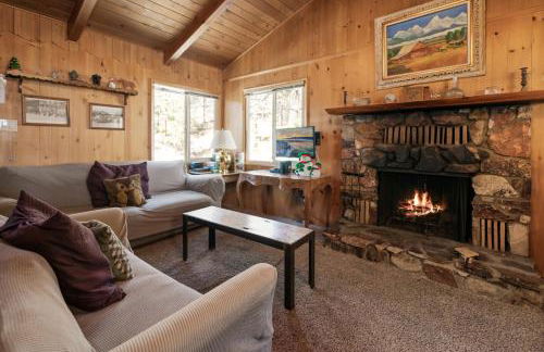 Owl Cabin - Sierra style cabin located on a quiet road in Fawnskin and backs up to National Forest! - Foto 18