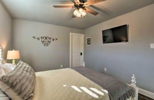 Hot Tub and Fire Pit! Cozy Granbury Escape Near Lake - Foto 34