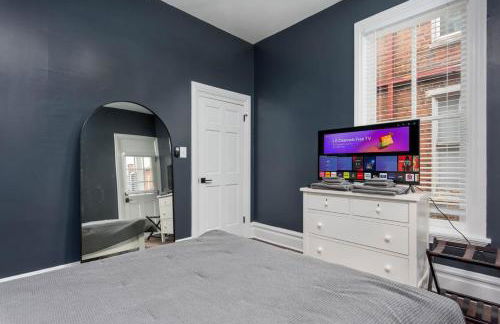 Flats on Front - Riverfront Gem Fast Wi-Fi 2F - Foto 12