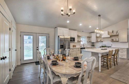 Cozy and Chic Abode about 11 Mi to Bloomington Lake - Foto 6