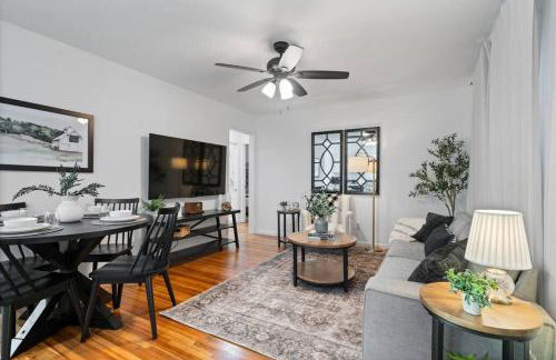 Urban Oasis Cozy Home Near Downtown with Game Room and Firepit - Foto 33