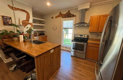 1920 Brick House-Hot Tub-Outdoor Brickoven Pizza-Pets-Breweries - Foto 50