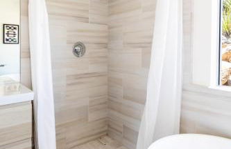 Casa Rocosa I Midcentury Home on 5 Private Acres Near Park - Foto 25