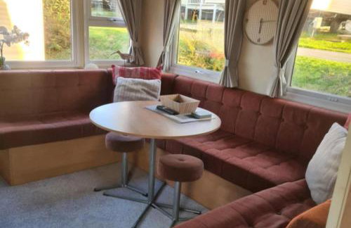 3 Bed Caravan - Sleeps 6 - Pets - Parking - Wifi - Foto 8
