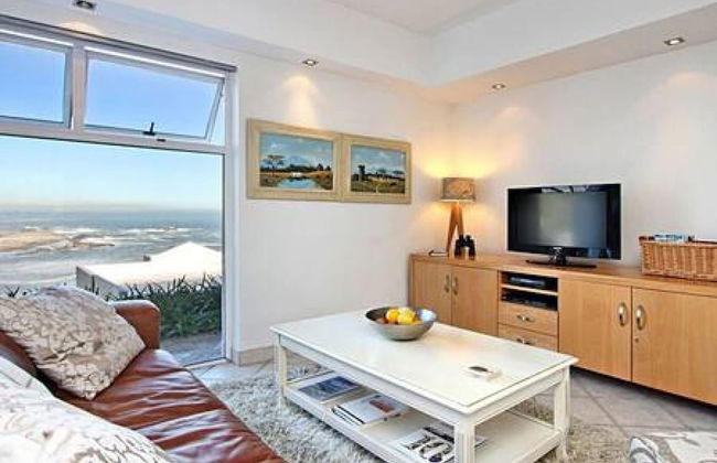 Holiday Apartment w Sea Views Pool CBT Suite - Photo 9