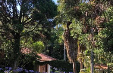 Lindo e aconchegante chalé com piscina, lareira e churrasqueira - Foto 43