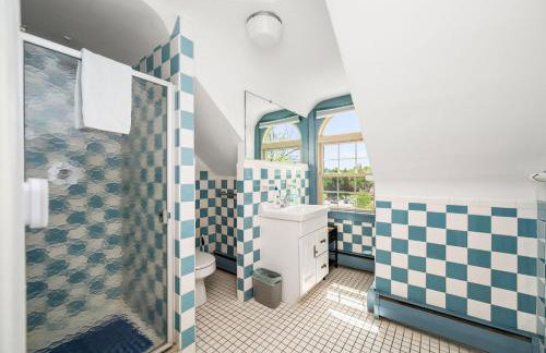 Downingtown Manor - 1900s Farmhouse with Creek Views - Foto 43