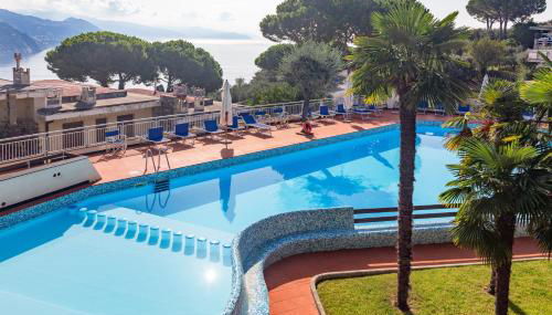 CASA LINDA Vista da Sogno, Piscina e Tennis - Foto 5, sunbed