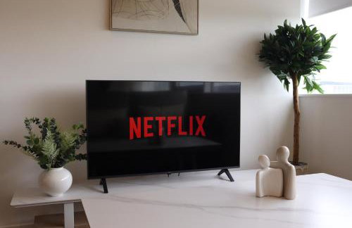 Studio Flat Above MK Station - Foto 16