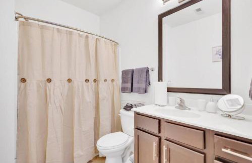 1BR King Bed near Shopping, Dining & Entertainment - Foto 42