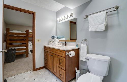 2 Mi to Super Rink Sporty Group Getaway in Blaine - Foto 29