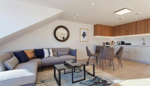 Staines City Centre by Charles Hope - Foto 3