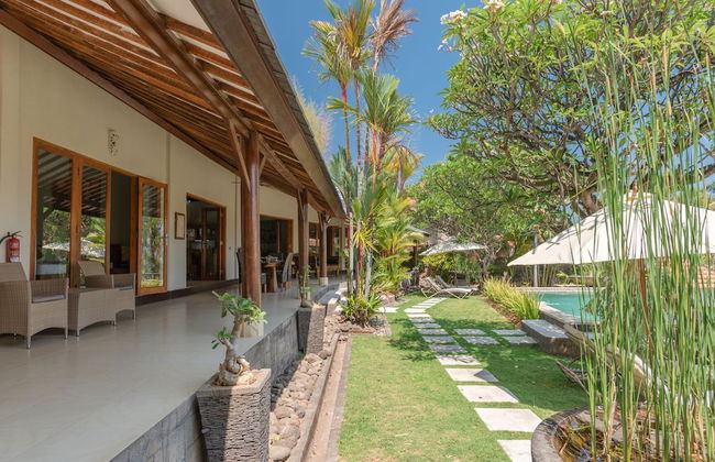 Villa Lotus Kayuputih - Foto 16