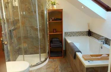 Riverside Retreat - Photo 16