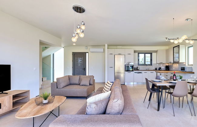 Beach Sand Villas - Beachfront Rooftop Pool - Photo 13