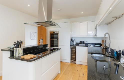 Creek View - A Tranquil Waterside Retreat with a Touch of Luxury and Pontoon - Photo 6