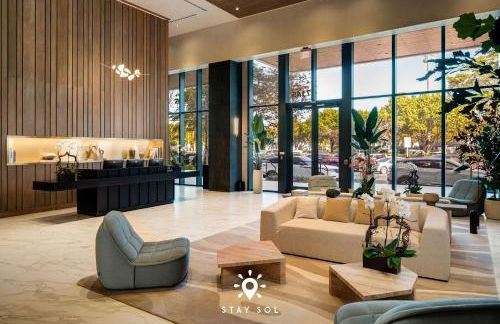 Chic 2BR Apartment Gym & Balcony Views - Foto 65