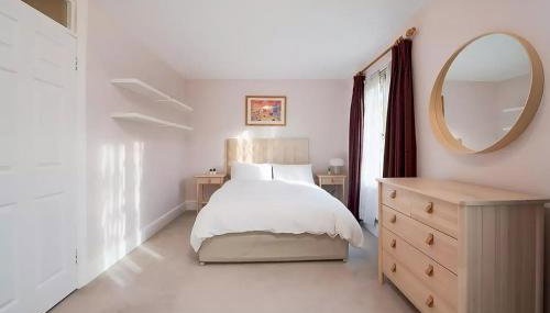 Spacious 2-bedroom Townhouse with Garden & Patio - Foto 3, wardrobe